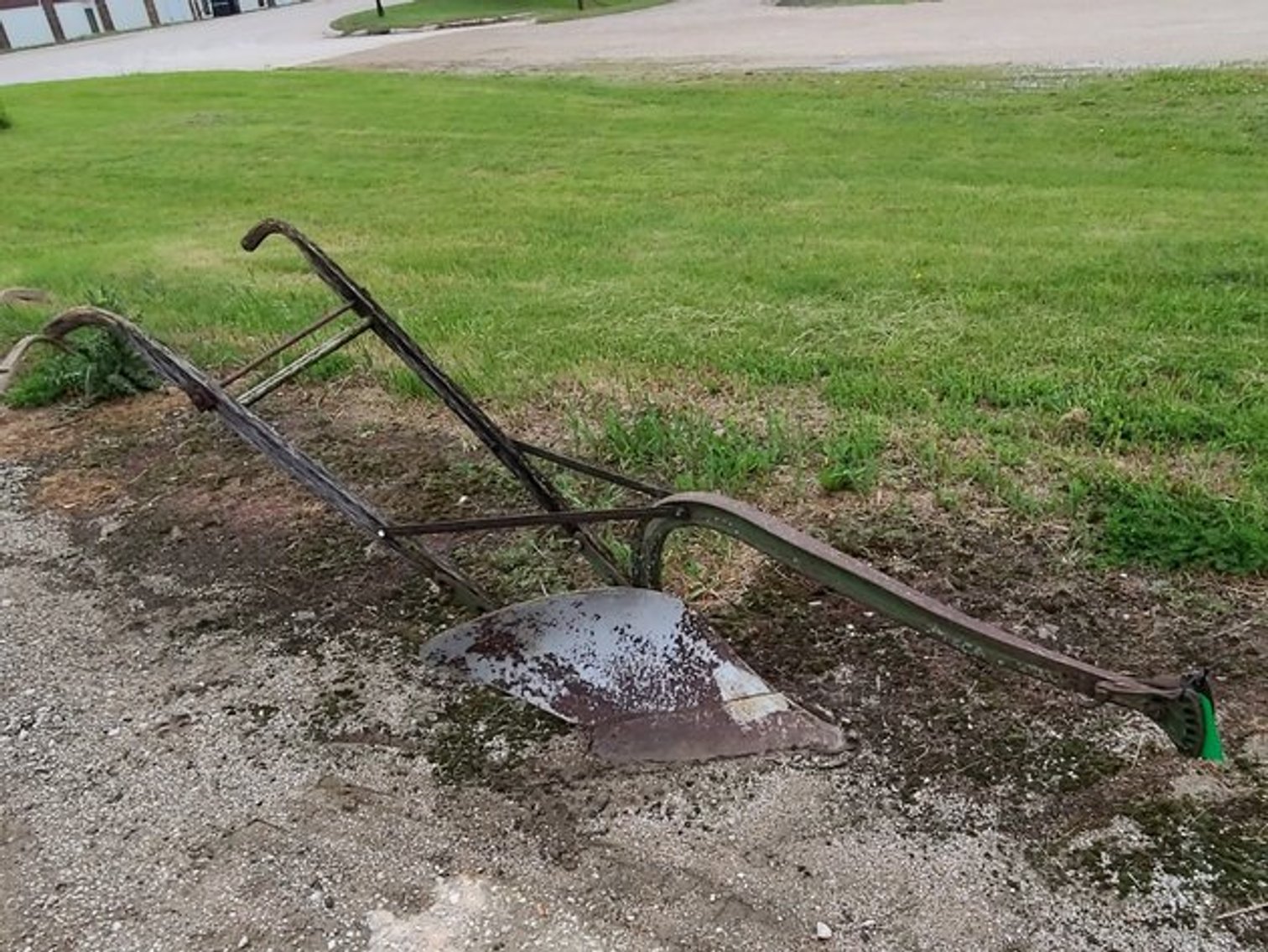 Image for FARMALL 460 TRACTOR & ANTIQUE MACHINERY TIMED ONLINE ONLY AUCTION!