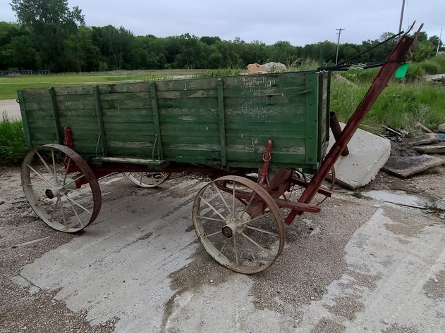 Image for FARMALL 460 TRACTOR & ANTIQUE MACHINERY TIMED ONLINE ONLY AUCTION!