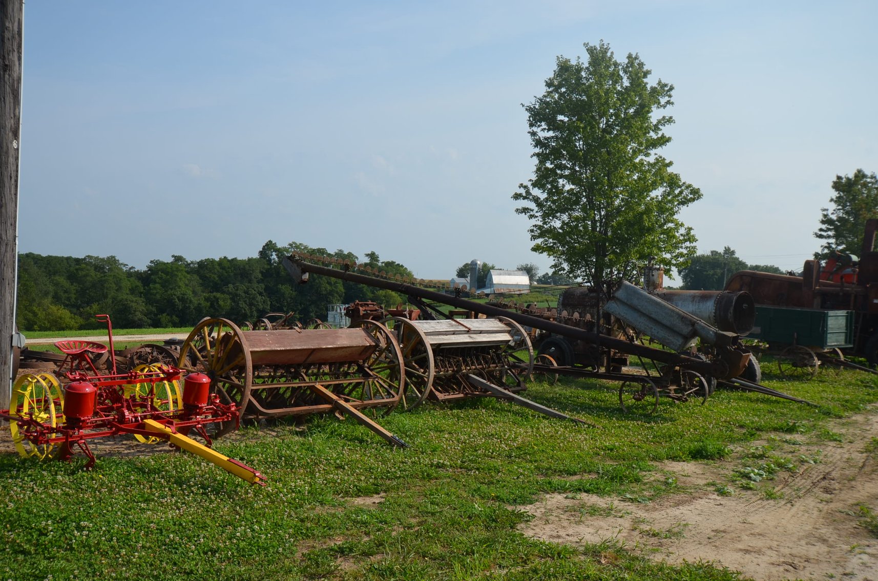 Image for VINTAGE TRACTORS, INTERNATIONAL TRUCK, VINTAGE FARM MACHINERY AND MUCH MORE!!