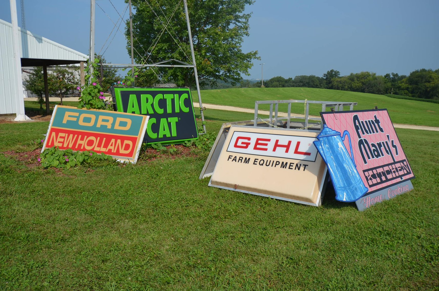 Image for VINTAGE TRACTORS, INTERNATIONAL TRUCK, VINTAGE FARM MACHINERY AND MUCH MORE!!