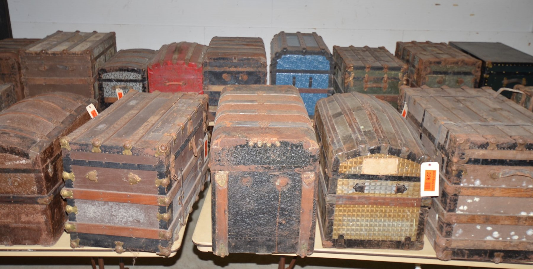 Image for 2000 FORD F350, ENCLOSED TRAILER, 100+ MORGAN  SILVER DOLLARS, 18 STEAMER TRUNKS, TOOLS & MORE!