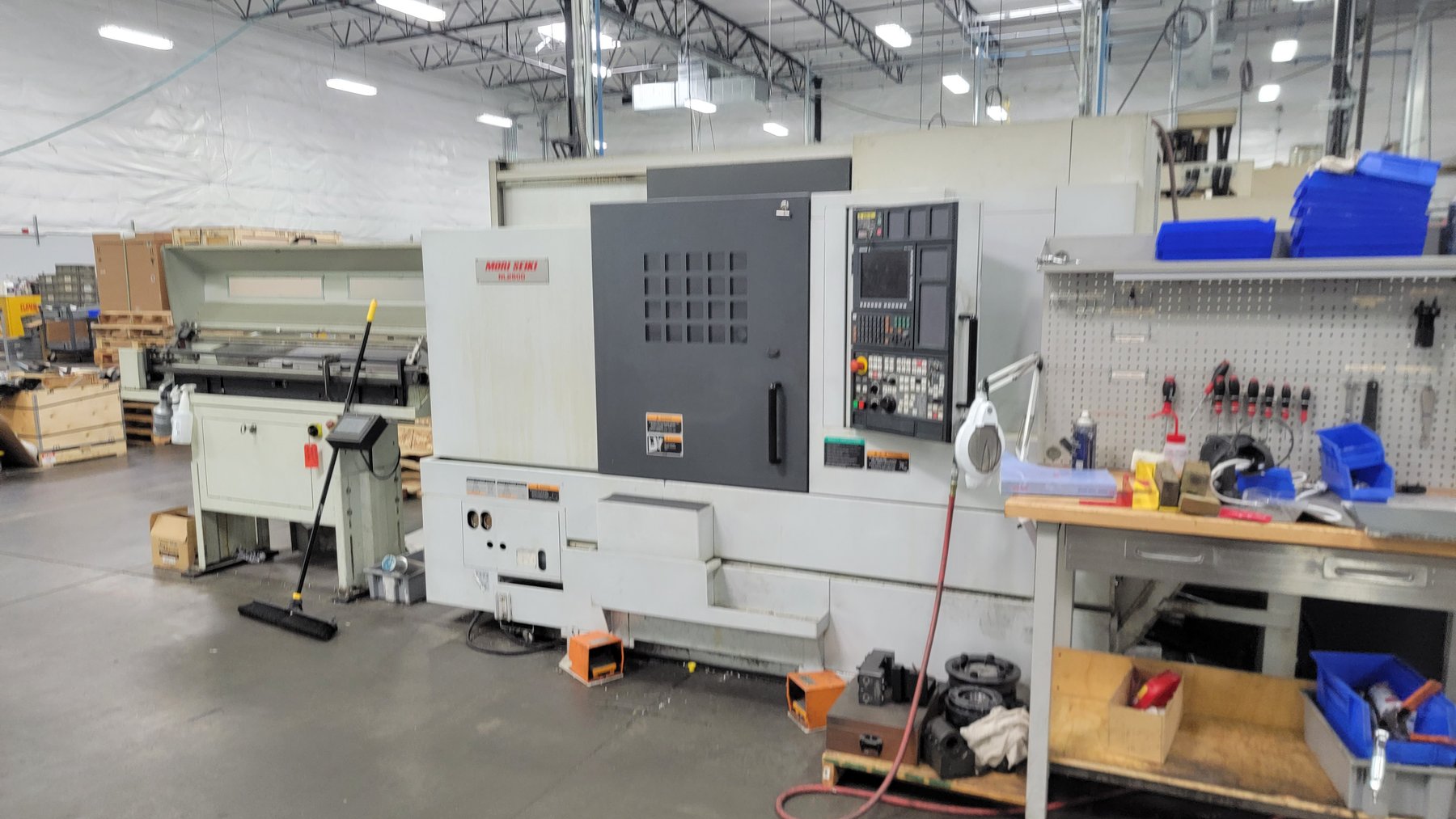 Image for Everett, WA: Short Notice Sale of 5 CNC Vertical Machining Centers