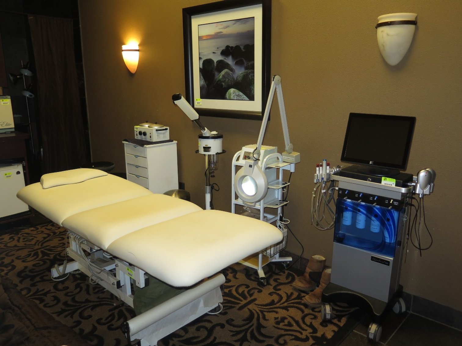 Image for Salon & Spa Liquidation: Equipment, Furniture & Decor