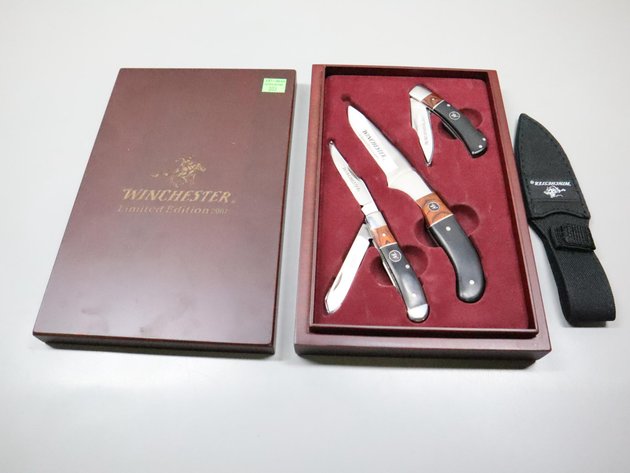 Image for Knife Auction