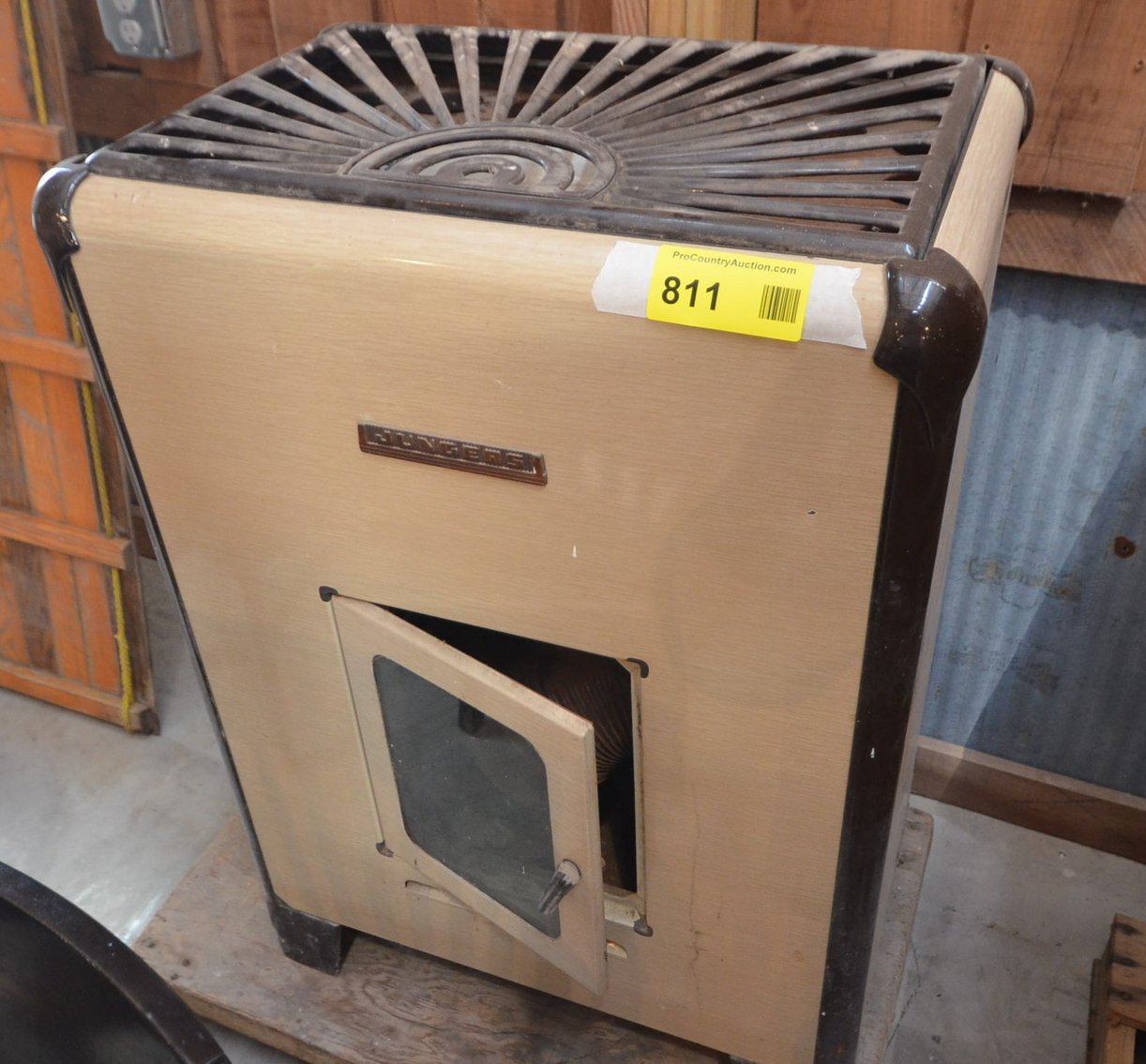 Image for TRACTOR, COLLECTIBLES, CROCKS, FURNITURE, OTHER MISC PROPERTY - Fountain City, WI