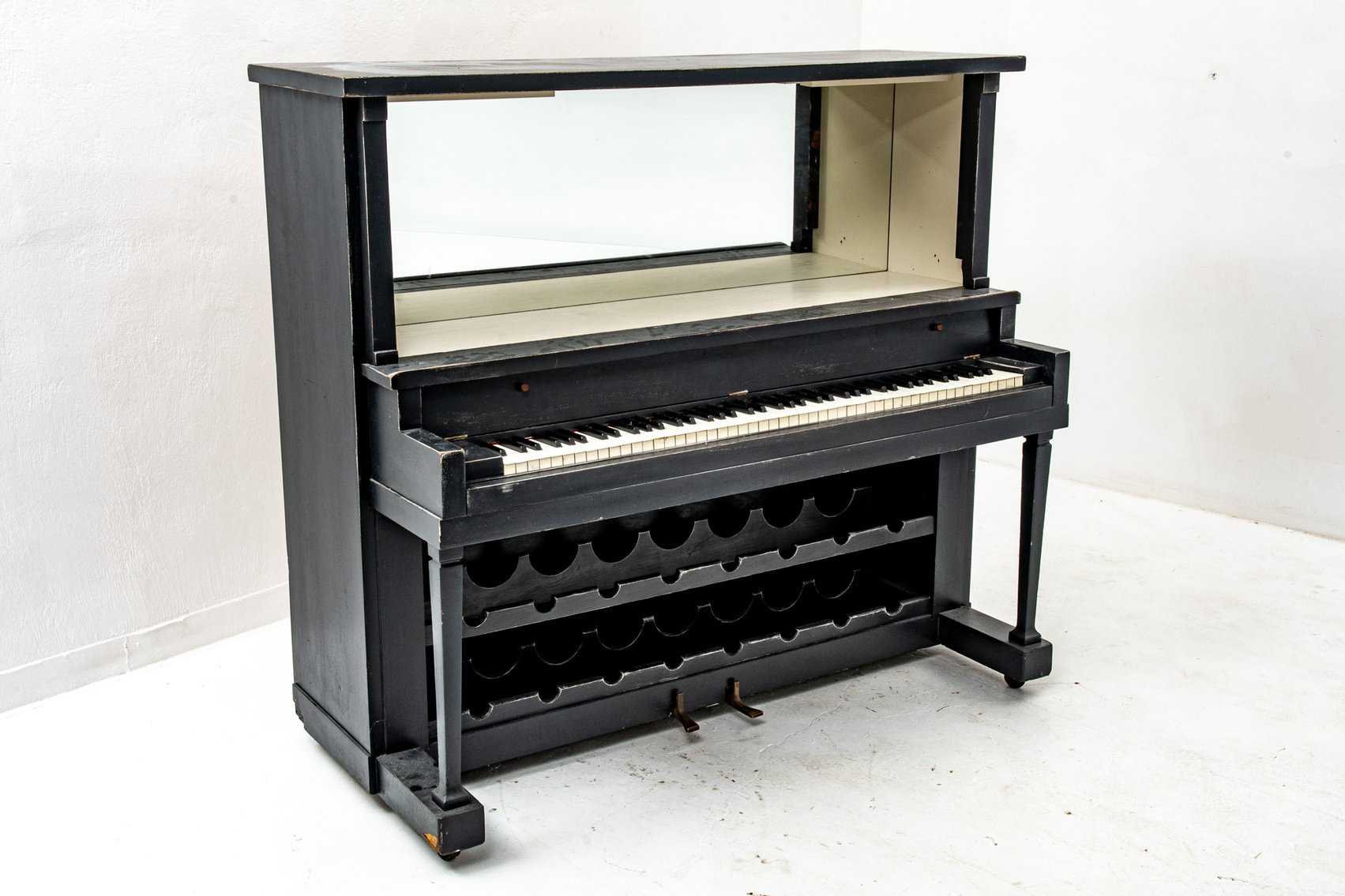 Image for Green Gallery - Militaria, Antiques, Furniture, Fossils & More