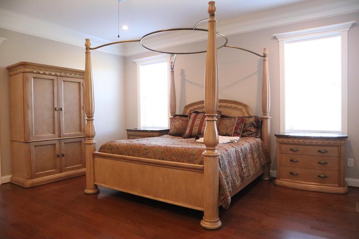 Image for Downsizing Auction *Offsite