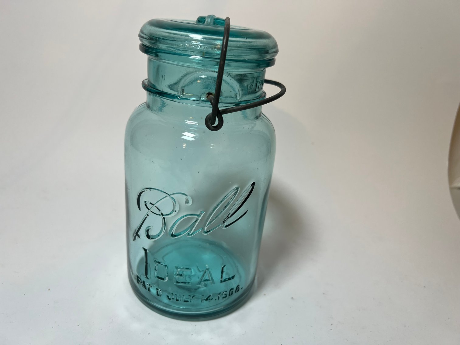 Image for ESTATE AUCTION - SPORTS CARDS, PURSES, ANTIQUES, KNIFES, ETC