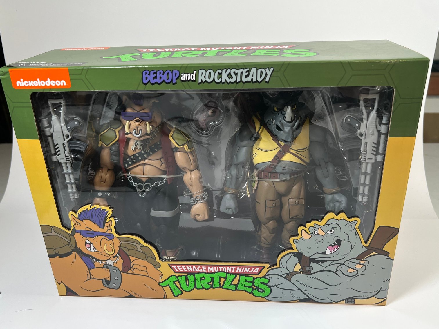 Image for COMICS & COLLECTIBLES - 400+ LOTS - ABSOLUTE