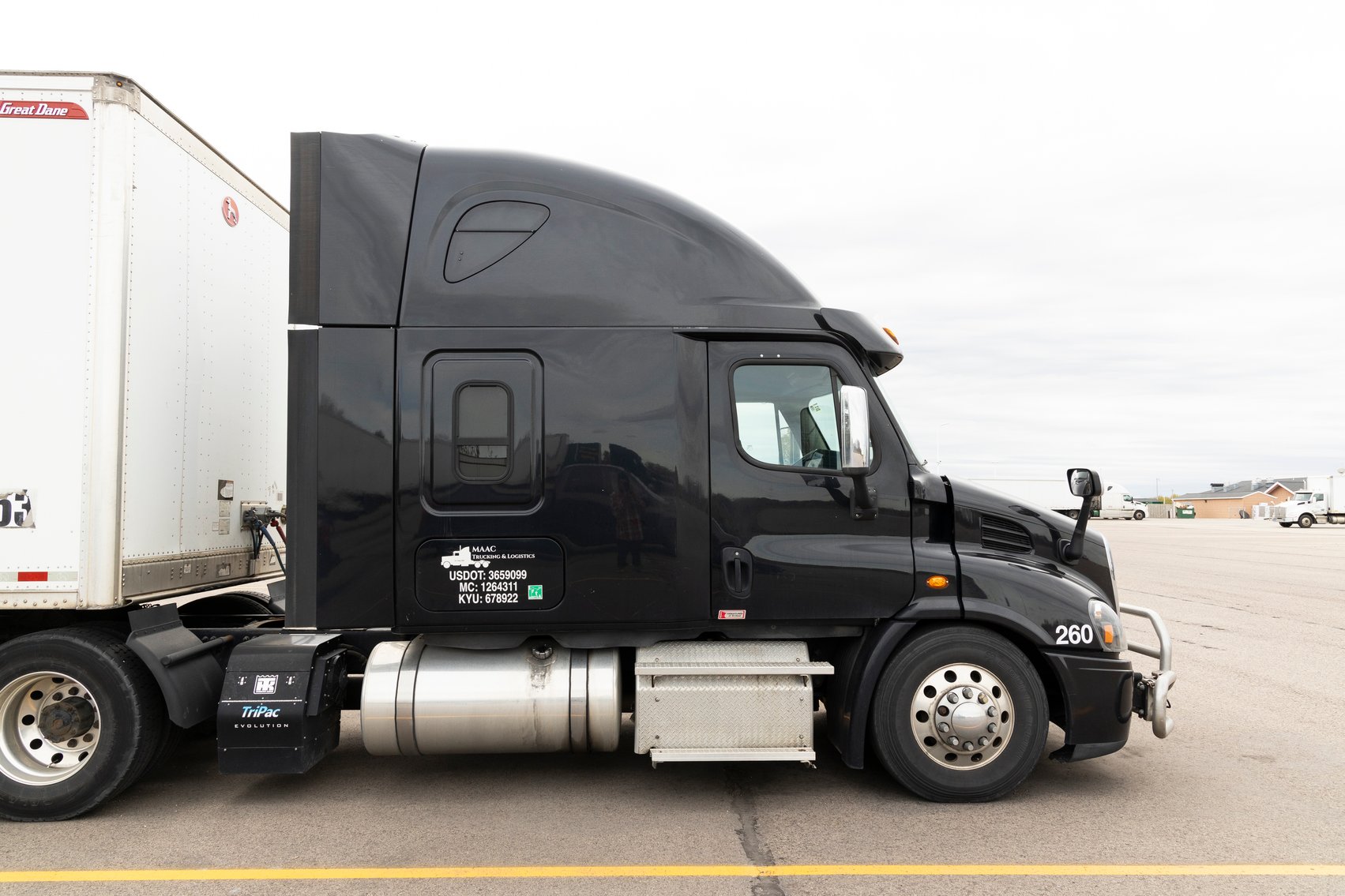 Image for 2016 Freightliner Semi & 2015 Great Dane 53' Trailer