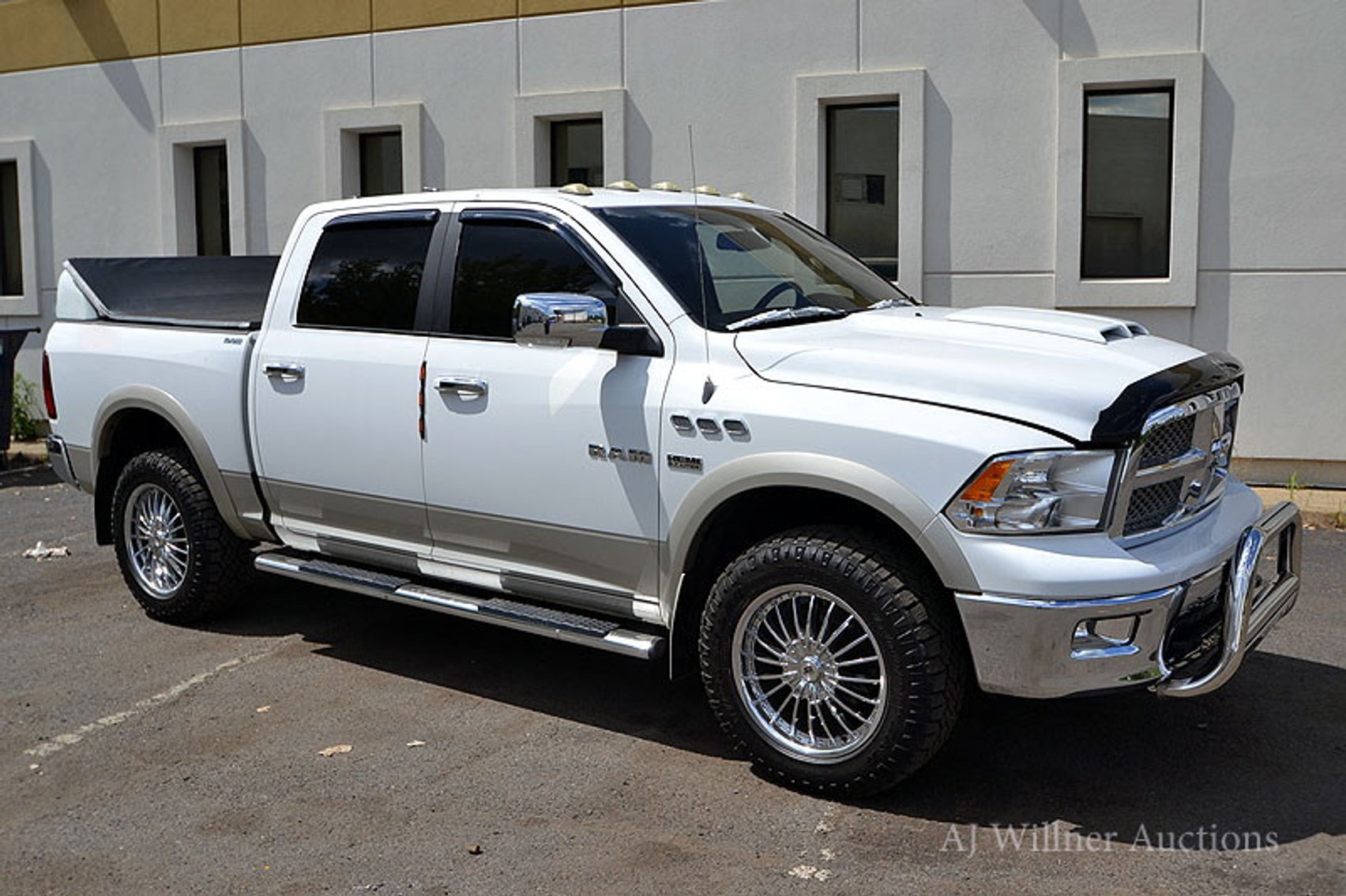 Image for 2010	DODGE	RAM 1500	WHITE