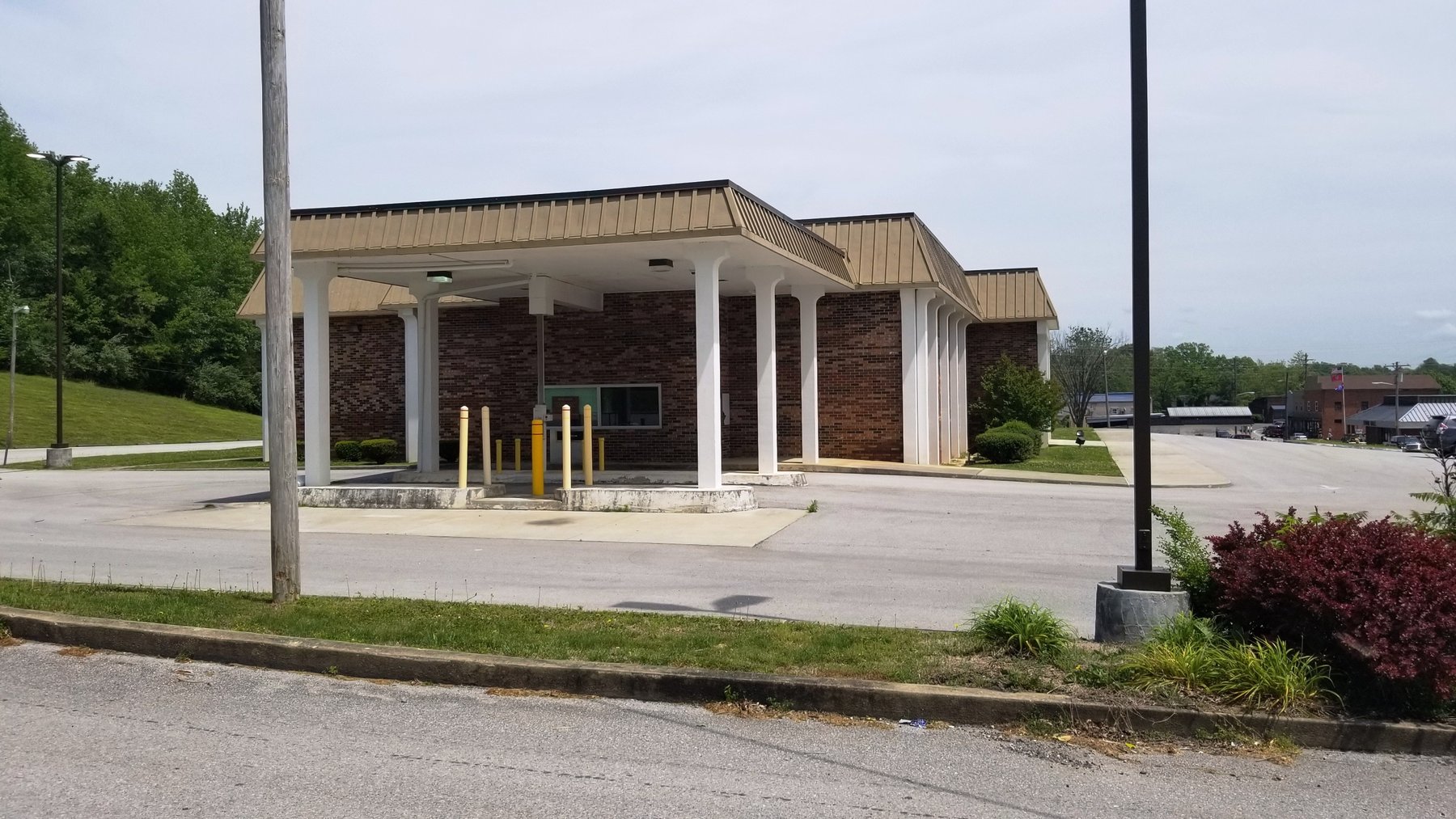Image for 6,585± SF Former Bank Branch at 202 W Main St., Byrdstown, TN 38549 (Pickett County)