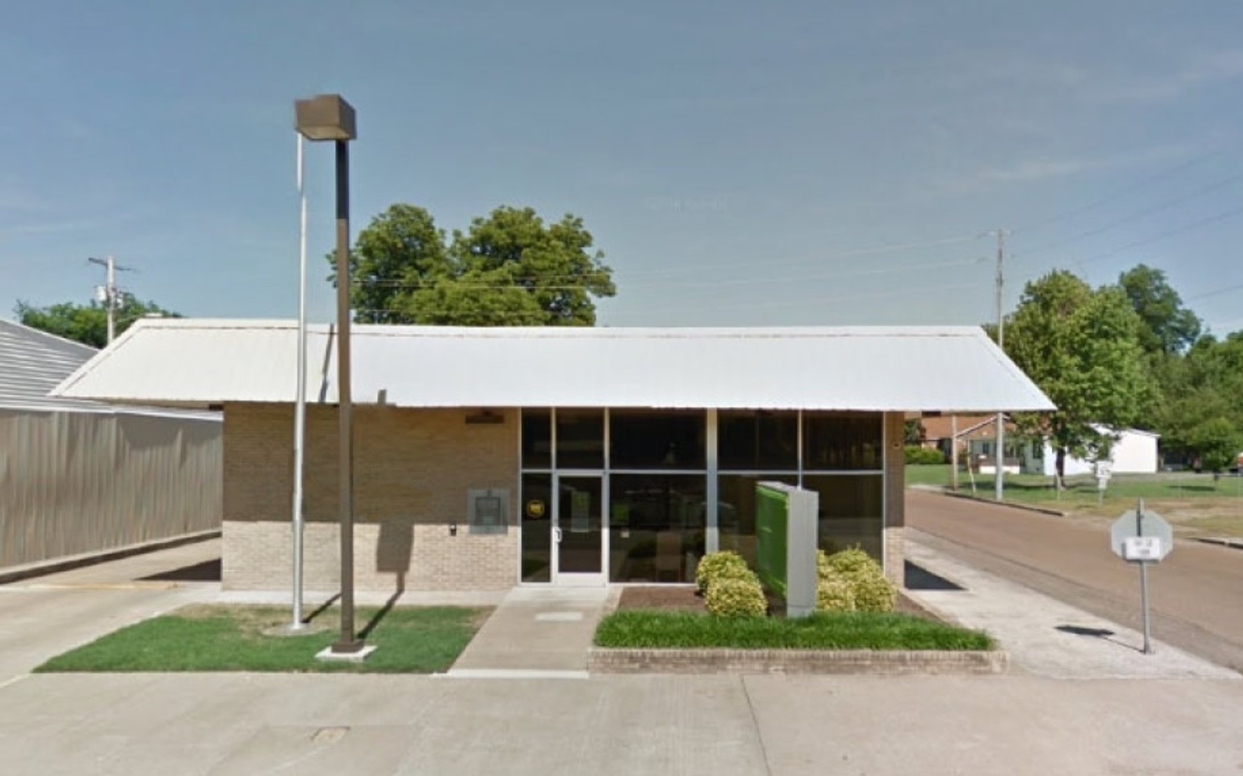 Image for 2,120±SF Former Bank Branch on .17± Acre at 124 S Main St, Ridgely TN 38080 (Lake County)