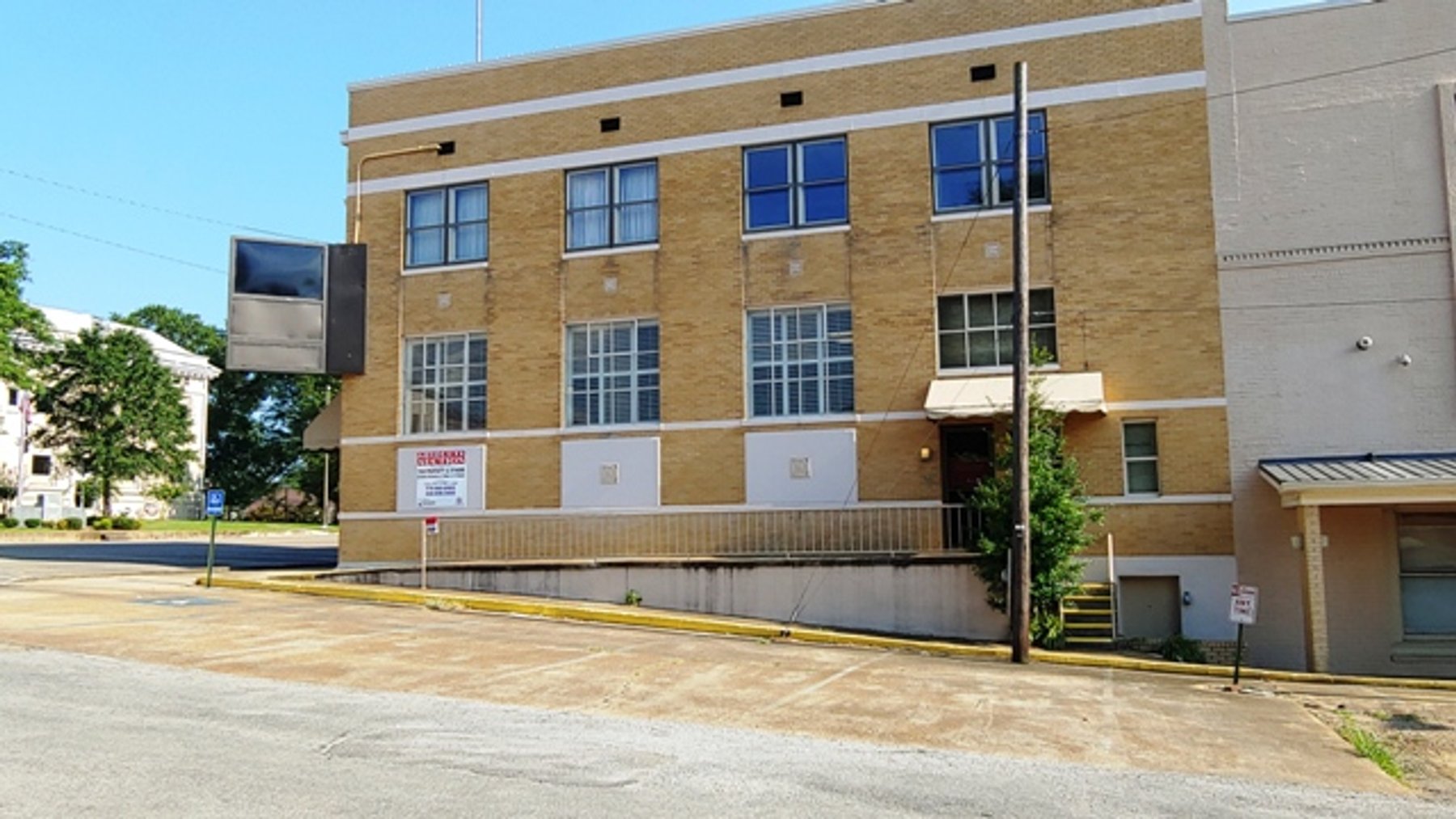 Image for 8,556±SF Former Bank Branch on .09± Acre at 117 N Jackson St, Houston, MS 38851 (Chickasaw County)