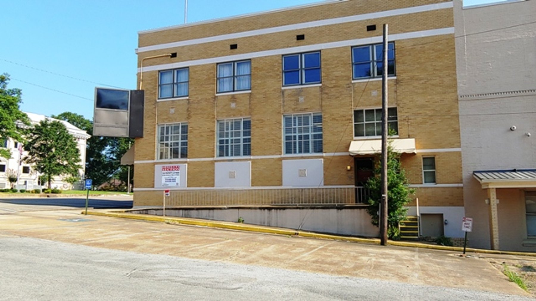 Image for 8,556±SF Former Bank Branch on .09± Acre at 117 N Jackson St, Houston, MS 38851 (Chickasaw County)
