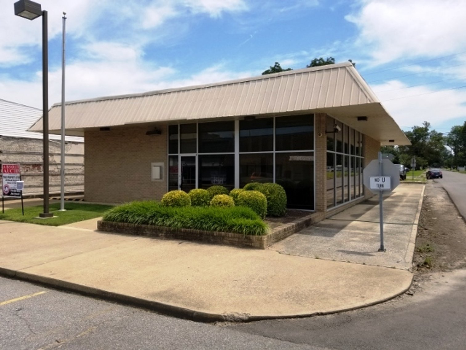 Image for 2,120±SF Former Bank Branch on .17± Acre at 124 S Main St, Ridgely TN 38080 (Lake County)