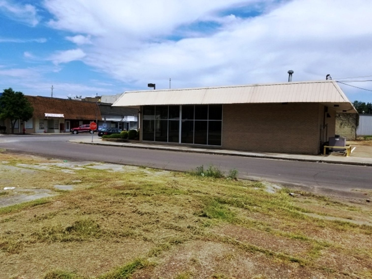 Image for 2,120±SF Former Bank Branch on .17± Acre at 124 S Main St, Ridgely TN 38080 (Lake County)