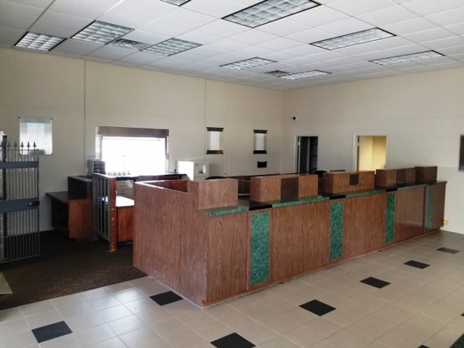 Image for 2,120±SF Former Bank Branch on .17± Acre at 124 S Main St, Ridgely TN 38080 (Lake County)