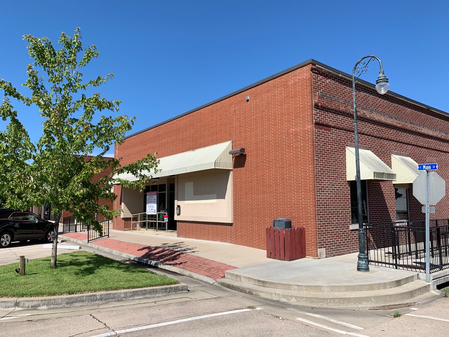 Image for 5,220±SF Former Bank Branch on .3± Acre at 127 E Main St, E Prairie, MO 63845 (Mississippi County)