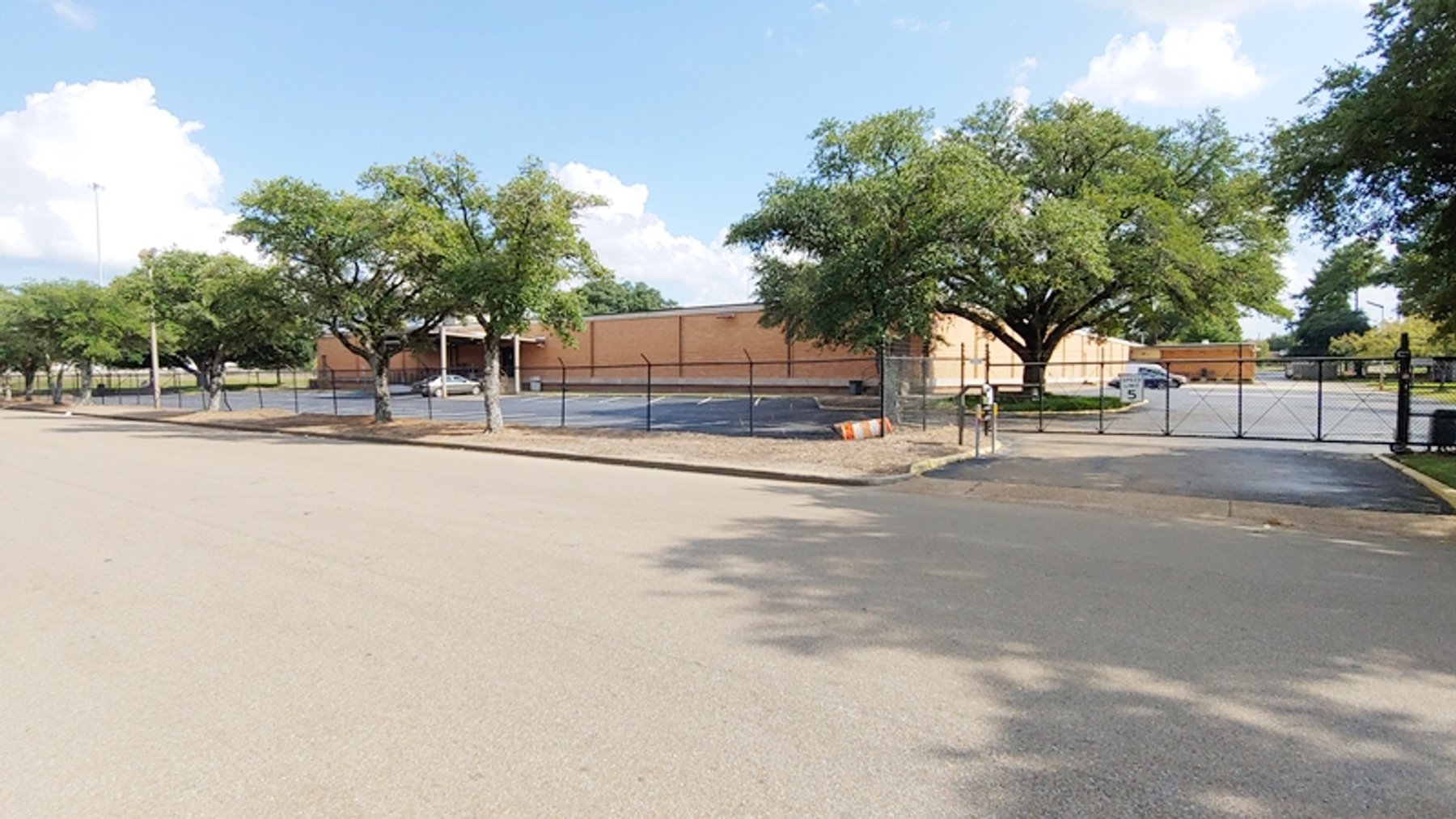 Image for Jackson MS: 56,900±SF Former Bank Operations Center on 5.72± Acres at 4855 I-55 N, Jackson MS 39206 (Hinds County)