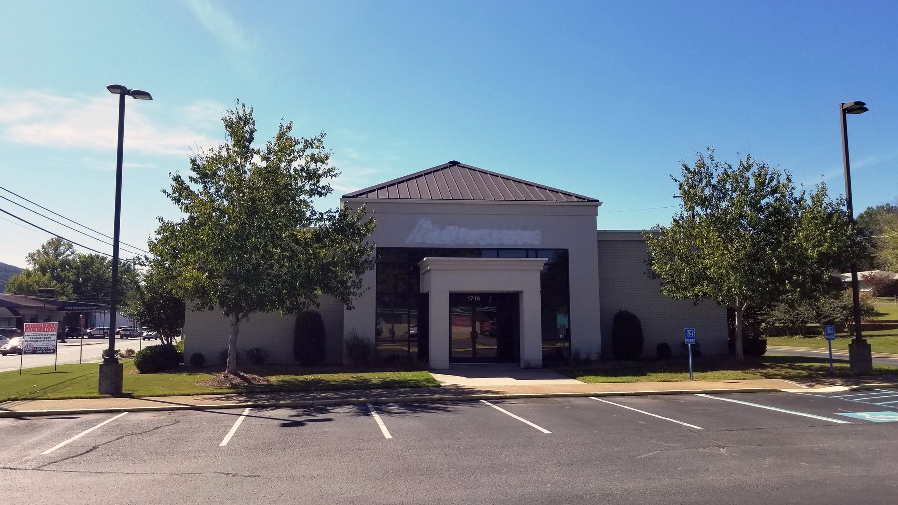 Image for Fort Payne, AL: 3,356±SF Former Bank Branch at 1718 Gault Avenue N., Fort Payne, AL 35967 (DeKalb County) 