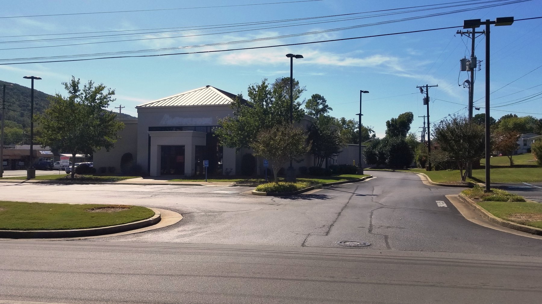 Image for Fort Payne, AL: 3,356±SF Former Bank Branch at 1718 Gault Avenue N., Fort Payne, AL 35967 (DeKalb County) 