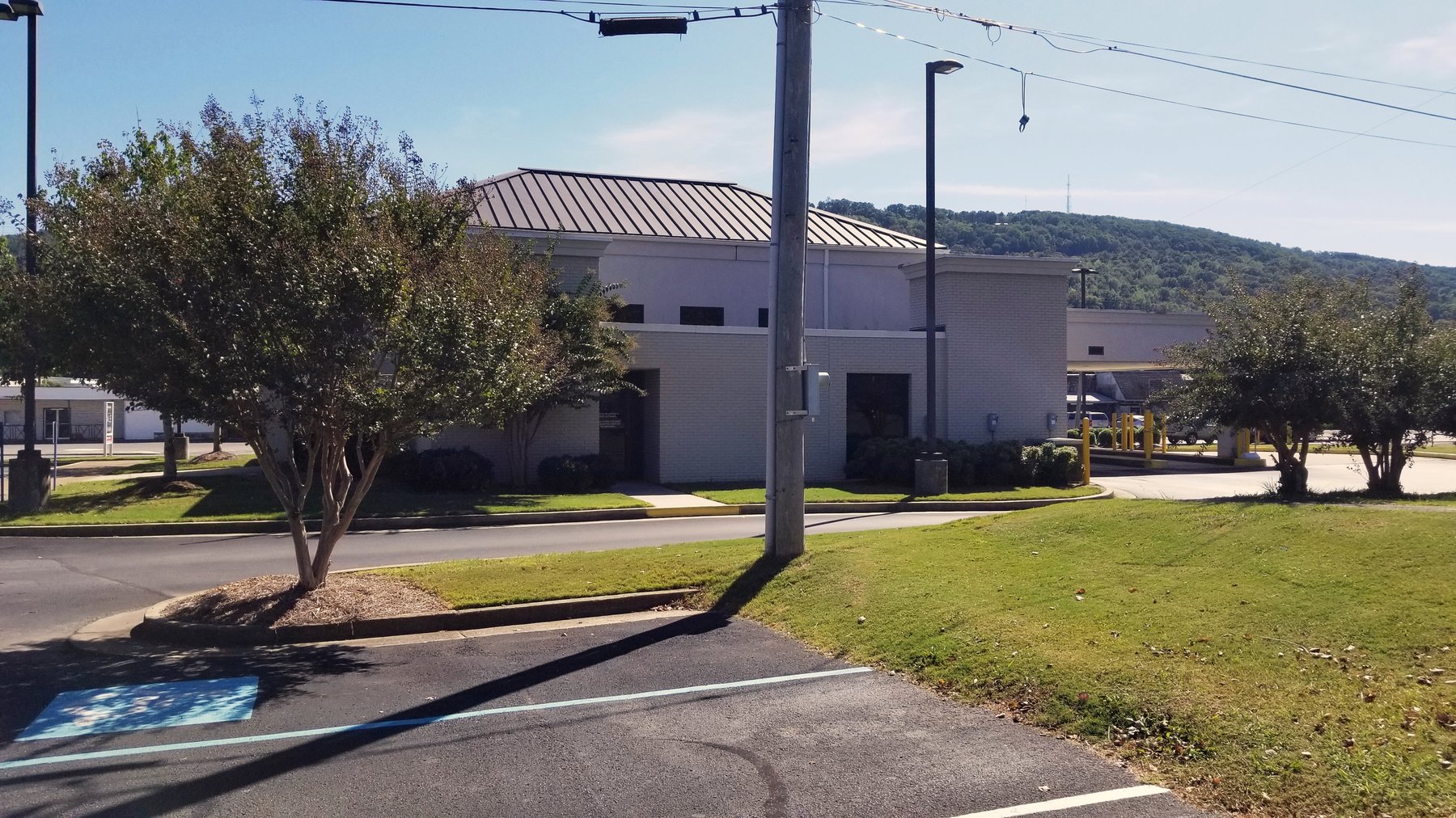 Image for Fort Payne, AL: 3,356±SF Former Bank Branch at 1718 Gault Avenue N., Fort Payne, AL 35967 (DeKalb County) 