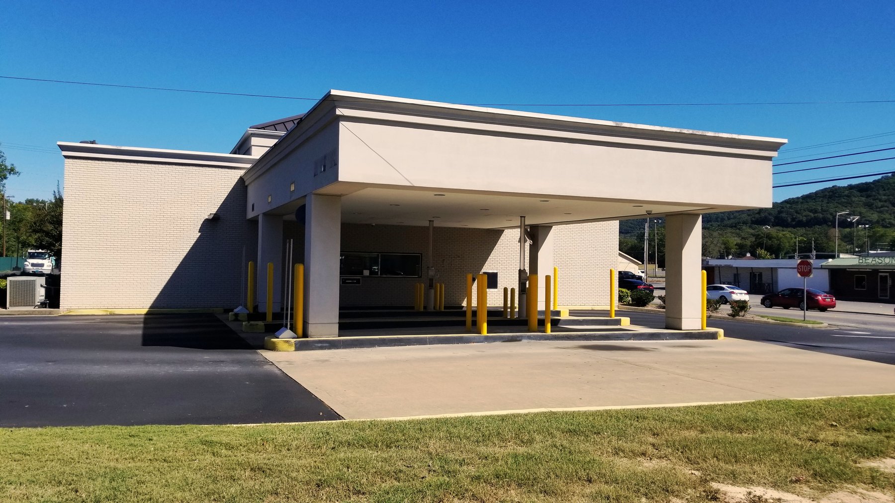 Image for Fort Payne, AL: 3,356±SF Former Bank Branch at 1718 Gault Avenue N., Fort Payne, AL 35967 (DeKalb County) 