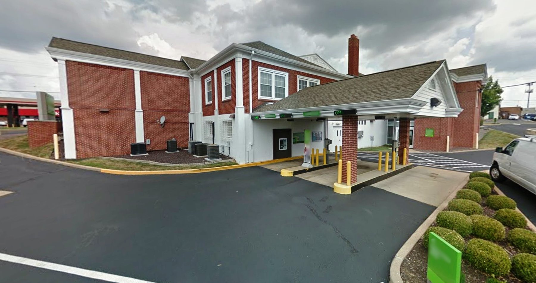 Image for Affton, MO: 8,300±SF Footprint Former Bank Branch on .84± Acre at 9100 Gravois Road, Affton, MO 63123 (St. Louis County)