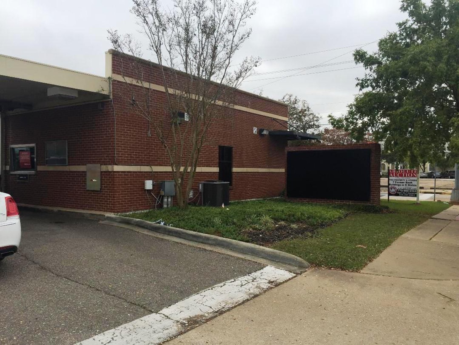 Image for **REMOVED FROM AUCTION**     Alexandria, LA: 1,383±SF Footprint Former Bank Branch on .44± Acre at 803 Sixth Street, Alexandria, LA 71301 (Rapides Parish)