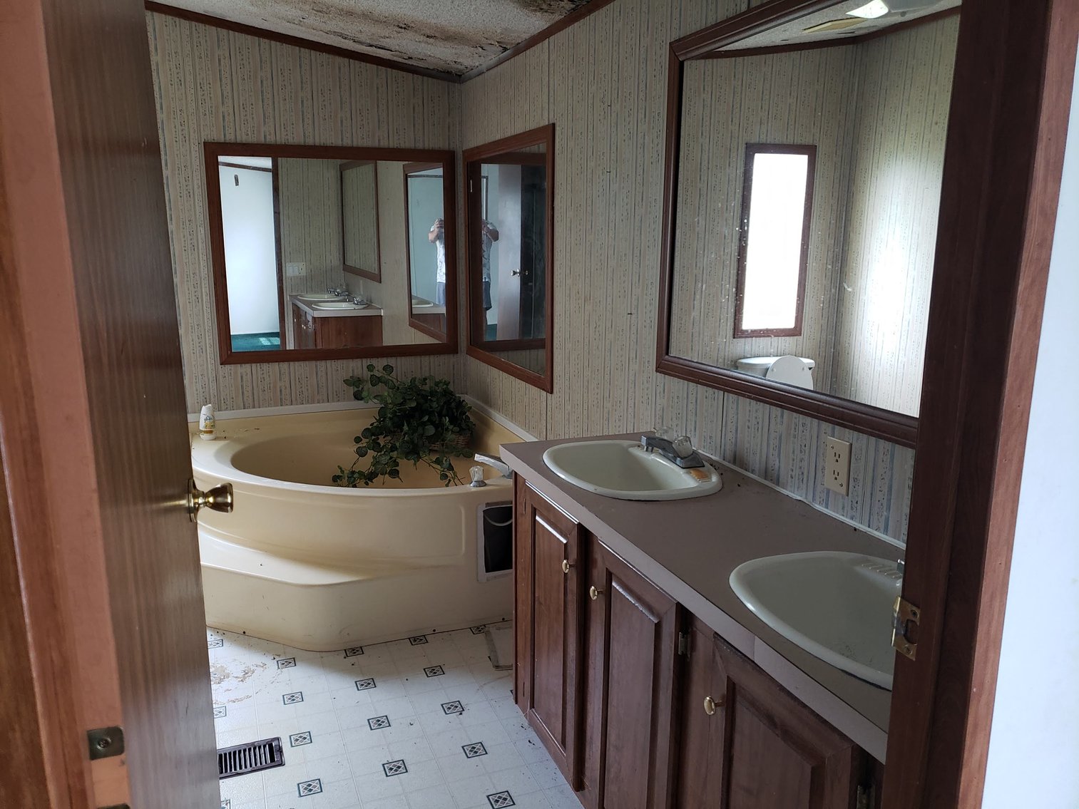 Image for Silverstreet, SC: 2,128± SF Mobile Home with 4BR/ 2BA on 2± Acres at 62 Moses G. Lane, Silverstreet, SC 29145 (Newberry County)