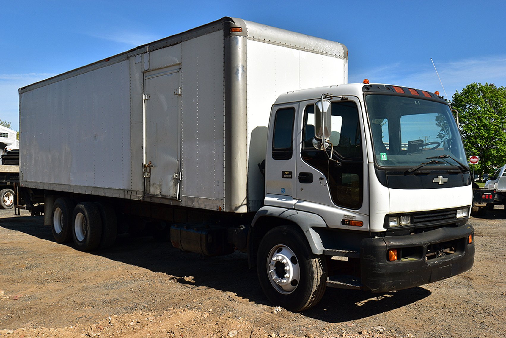 Image for 2005 Chevrolet T8500 Tandem Axle Box Truck