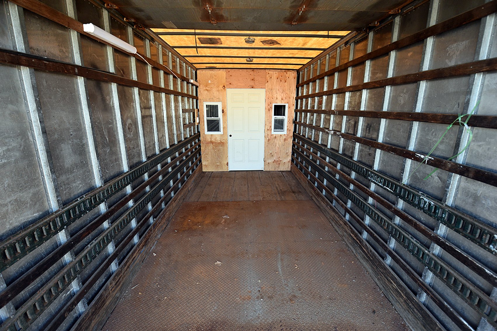 Image for 2005 Chevrolet T8500 Tandem Axle Box Truck