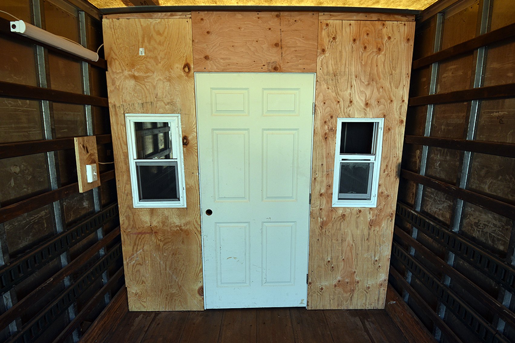 Image for 2005 Chevrolet T8500 Tandem Axle Box Truck