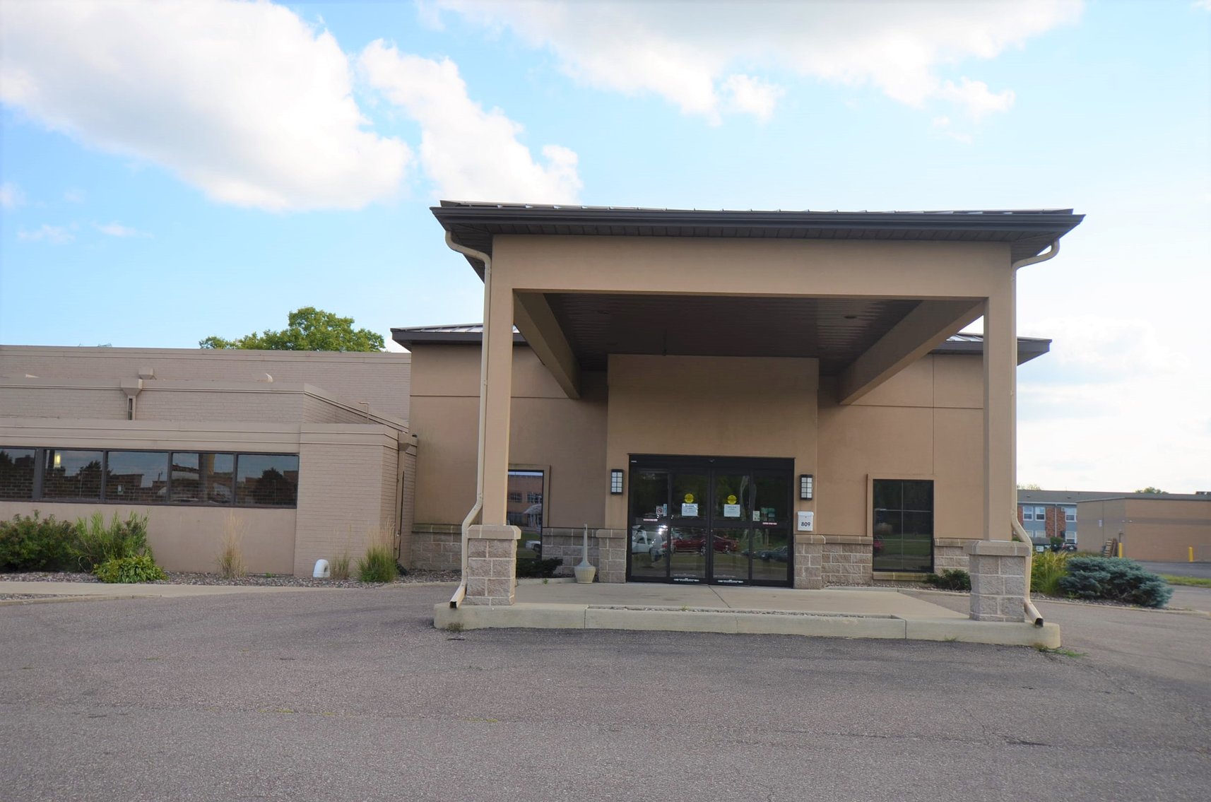 Image for CAMPUS VIEW INN & SUITES AND O'LEARY'S PUB INVENTORY LIQUIDATION SALE