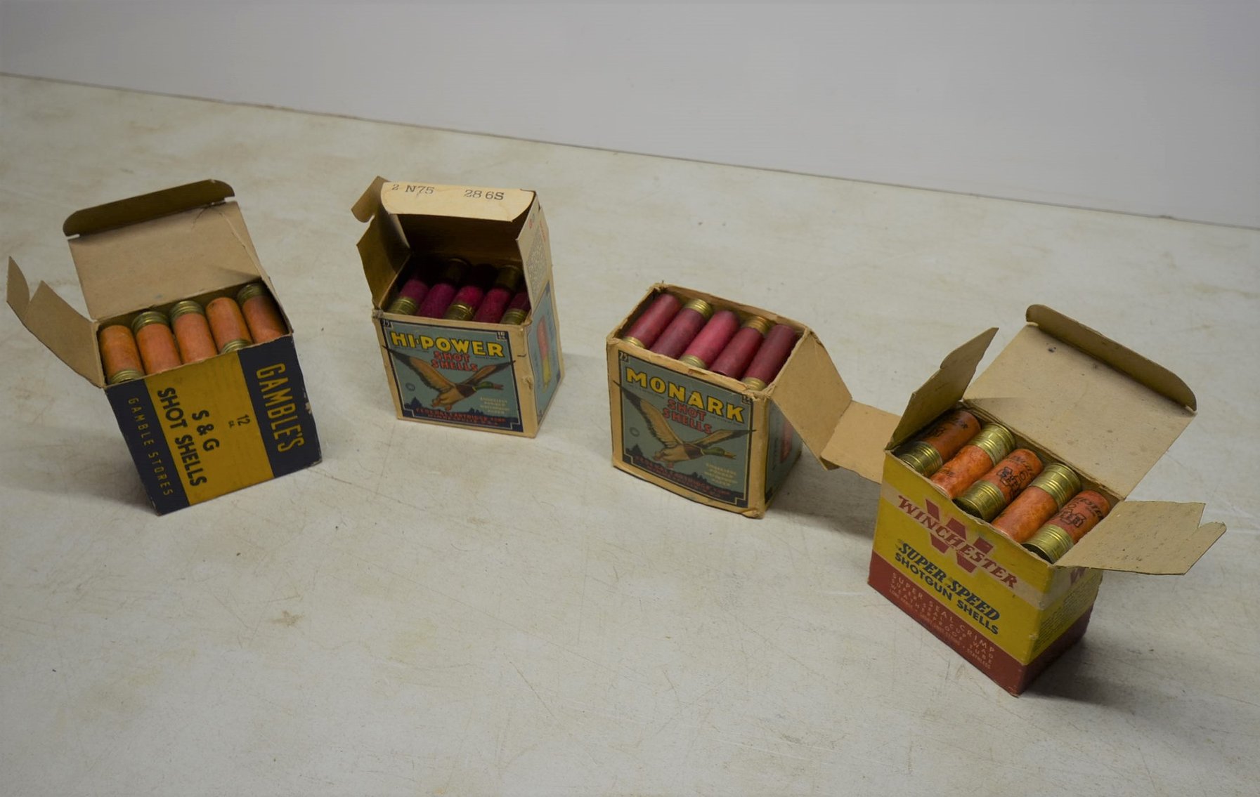 Image for 2000 FORD F350, ENCLOSED TRAILER, 100+ MORGAN  SILVER DOLLARS, 18 STEAMER TRUNKS, TOOLS & MORE!