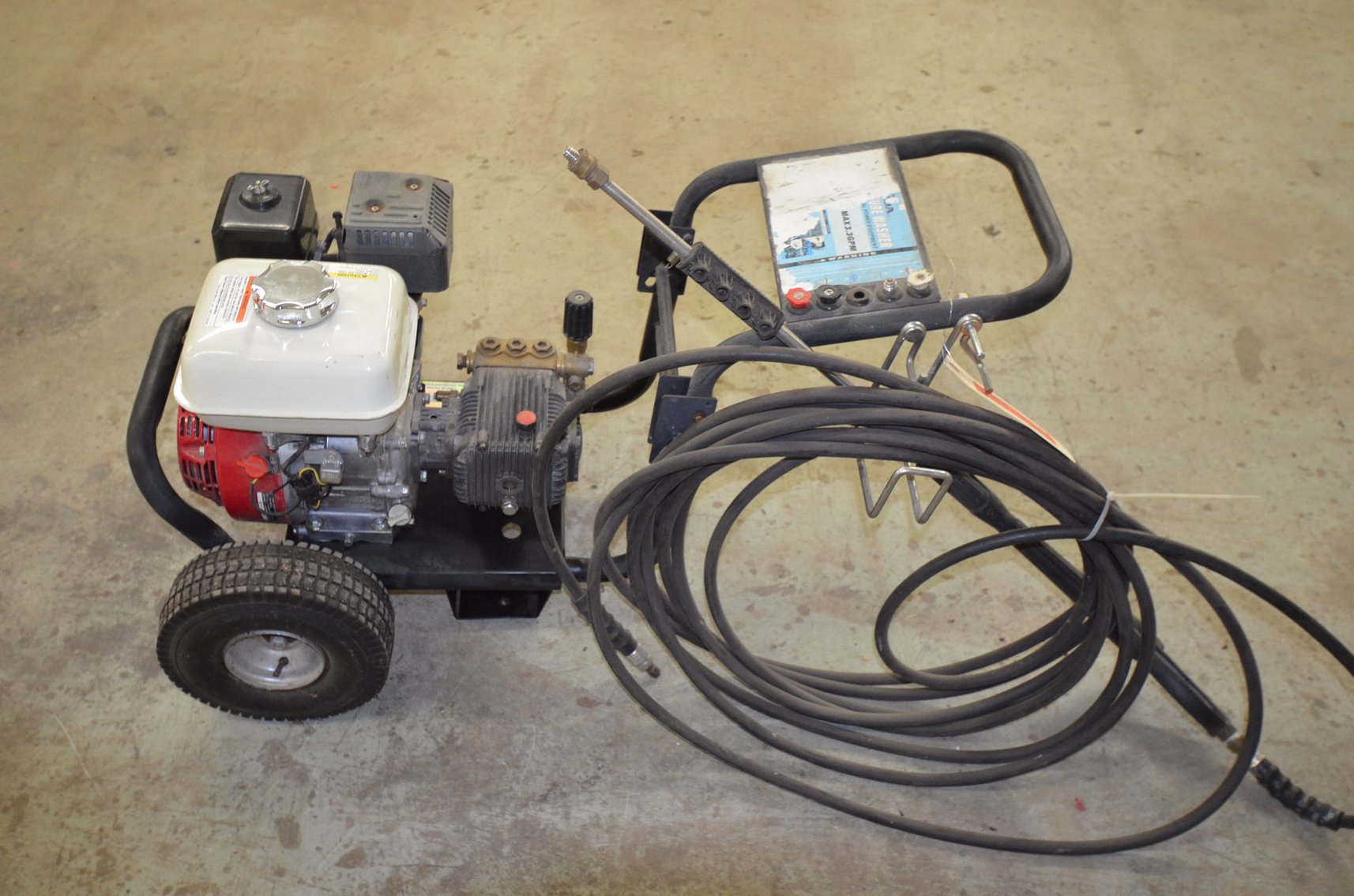 Image for 2000 FORD F350, ENCLOSED TRAILER, 100+ MORGAN  SILVER DOLLARS, 18 STEAMER TRUNKS, TOOLS & MORE!