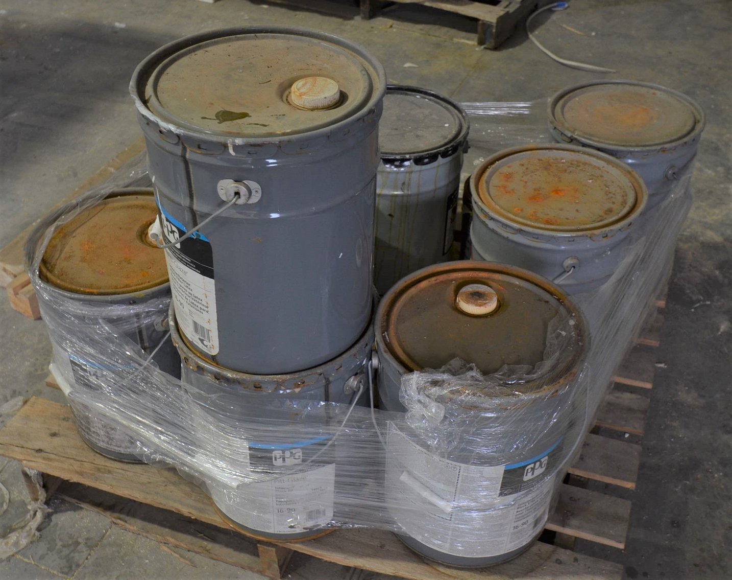 Image for 2000 FORD F350, ENCLOSED TRAILER, 100+ MORGAN  SILVER DOLLARS, 18 STEAMER TRUNKS, TOOLS & MORE!