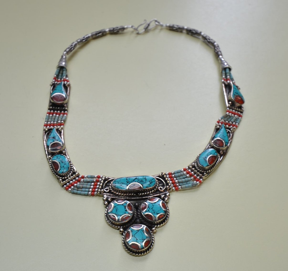 Image for 2004 FORD F150, EMBROIDERY MACHINE, GUNS, COINS, LAMPS, COLLECTIBLES, AND MORE!