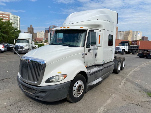 Fleet of Late Model Freightliner & International Truck Tractors