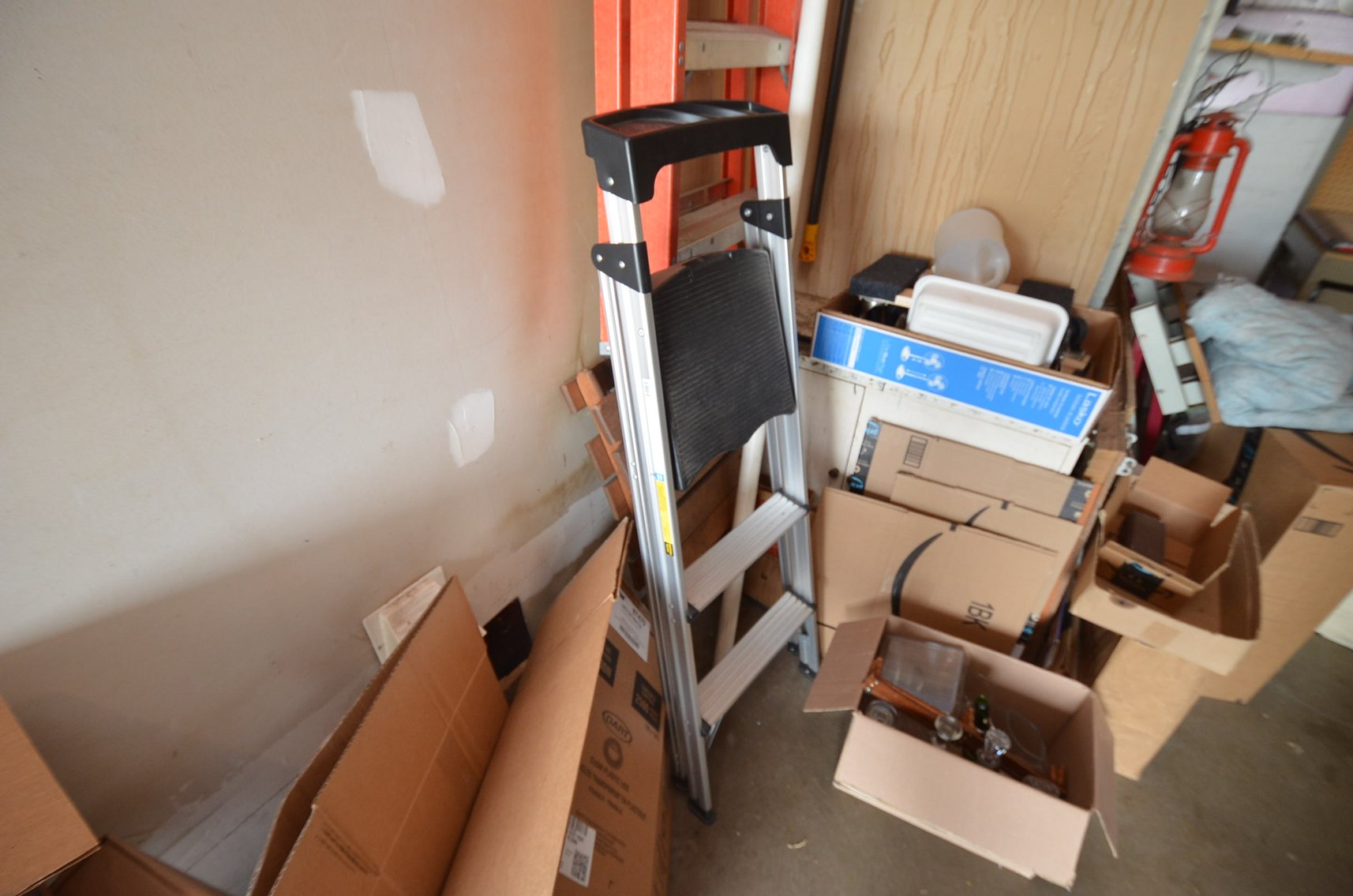 Image for 2007 FORD FOCUS, Z TURN MOWER, LAWN&GARDEN, FURNITURE, HOUSEHOLD, AND MORE - Mondovi, WI