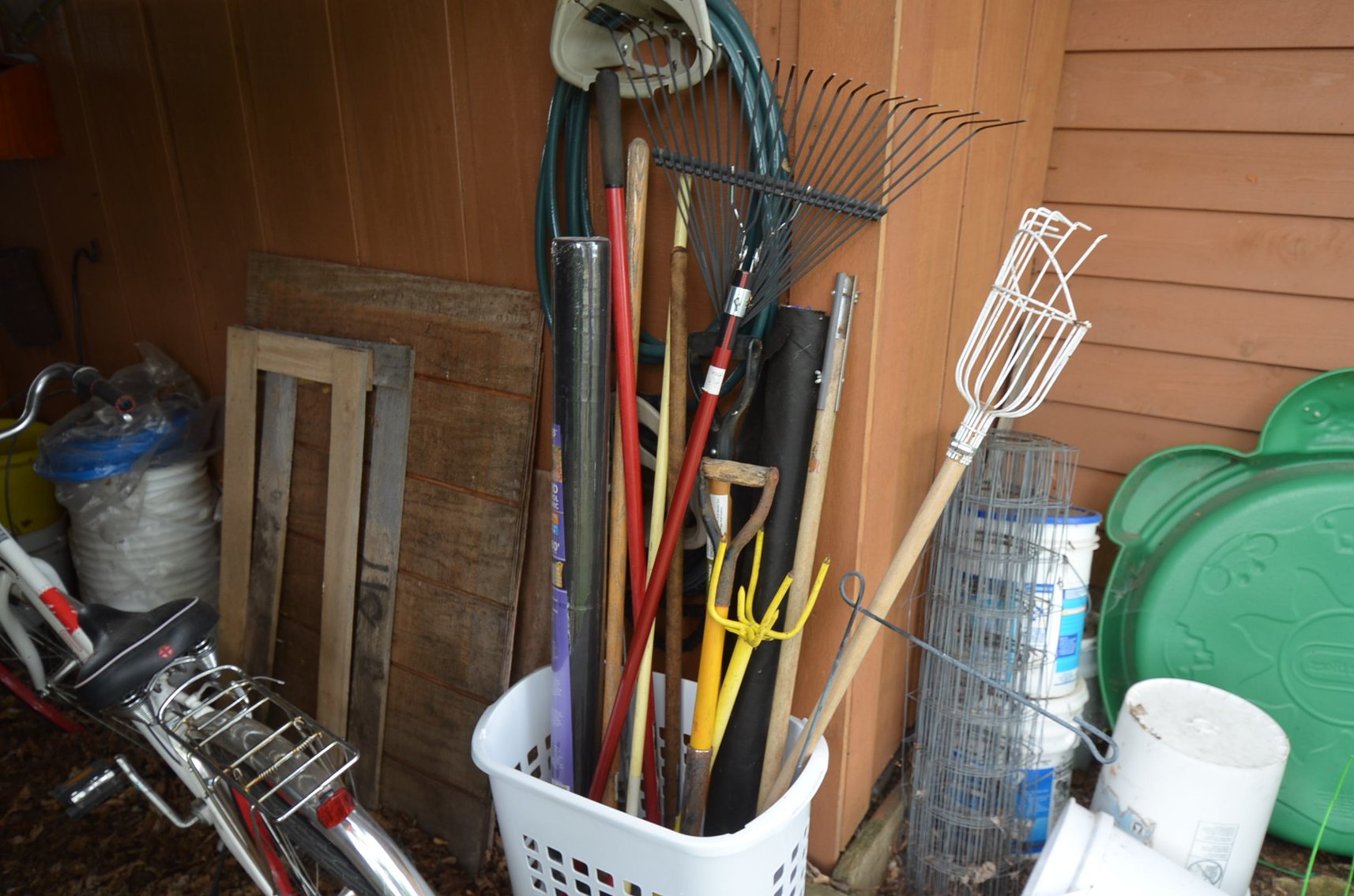 Image for 2007 FORD FOCUS, Z TURN MOWER, LAWN&GARDEN, FURNITURE, HOUSEHOLD, AND MORE - Mondovi, WI