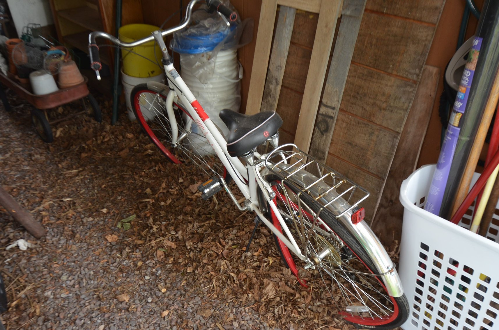 Image for 2007 FORD FOCUS, Z TURN MOWER, LAWN&GARDEN, FURNITURE, HOUSEHOLD, AND MORE - Mondovi, WI