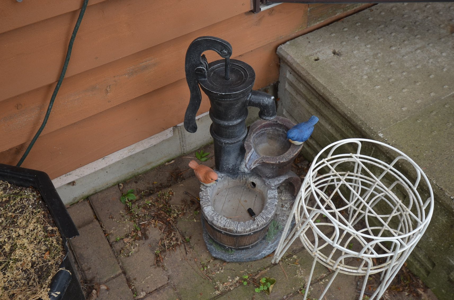 Image for 2007 FORD FOCUS, Z TURN MOWER, LAWN&GARDEN, FURNITURE, HOUSEHOLD, AND MORE - Mondovi, WI