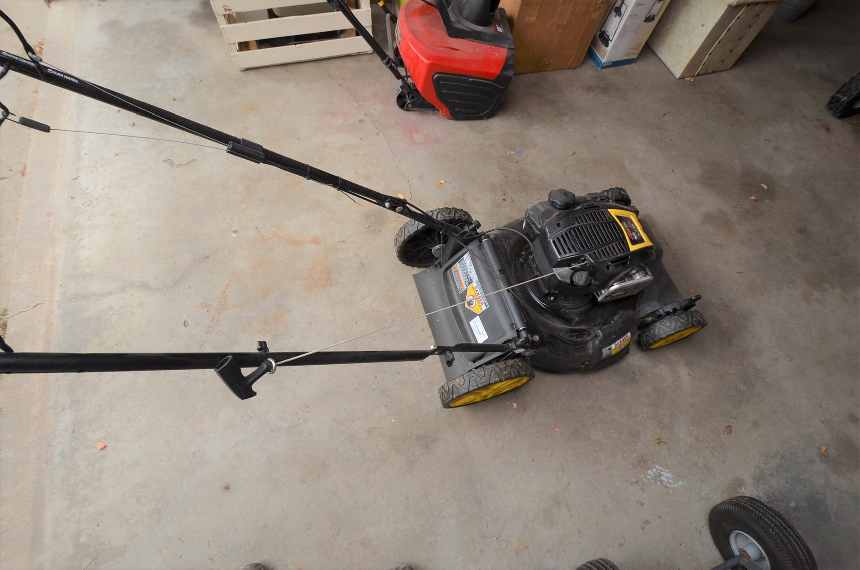 Image for 2007 FORD FOCUS, Z TURN MOWER, LAWN&GARDEN, FURNITURE, HOUSEHOLD, AND MORE - Mondovi, WI