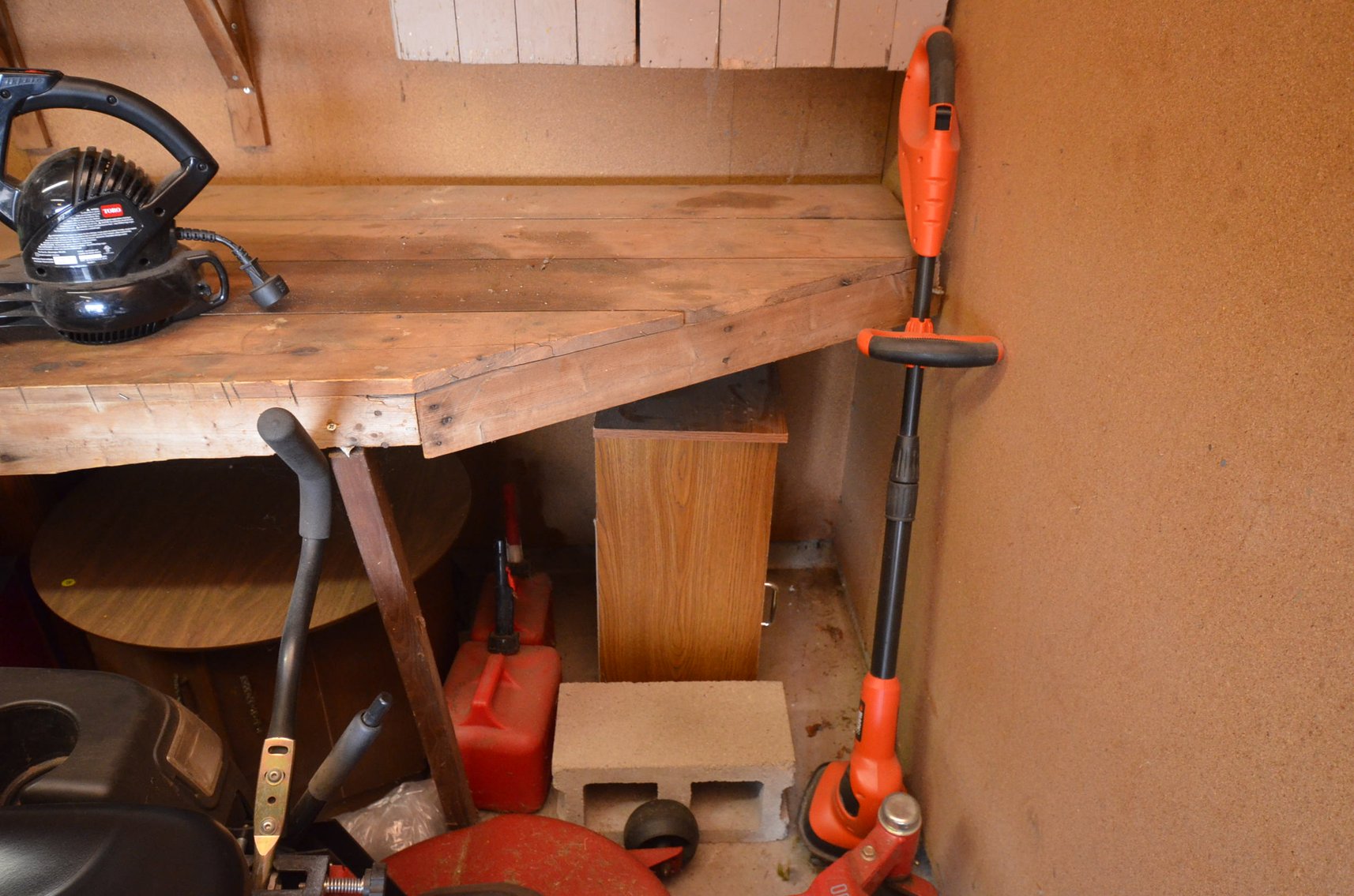 Image for 2007 FORD FOCUS, Z TURN MOWER, LAWN&GARDEN, FURNITURE, HOUSEHOLD, AND MORE - Mondovi, WI