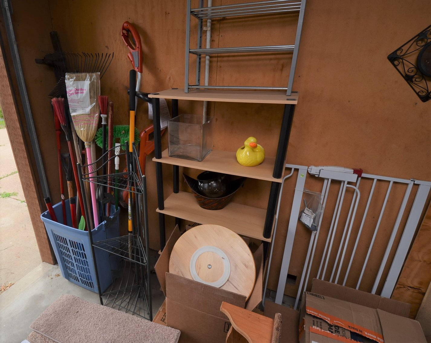 Image for 2007 FORD FOCUS, Z TURN MOWER, LAWN&GARDEN, FURNITURE, HOUSEHOLD, AND MORE - Mondovi, WI