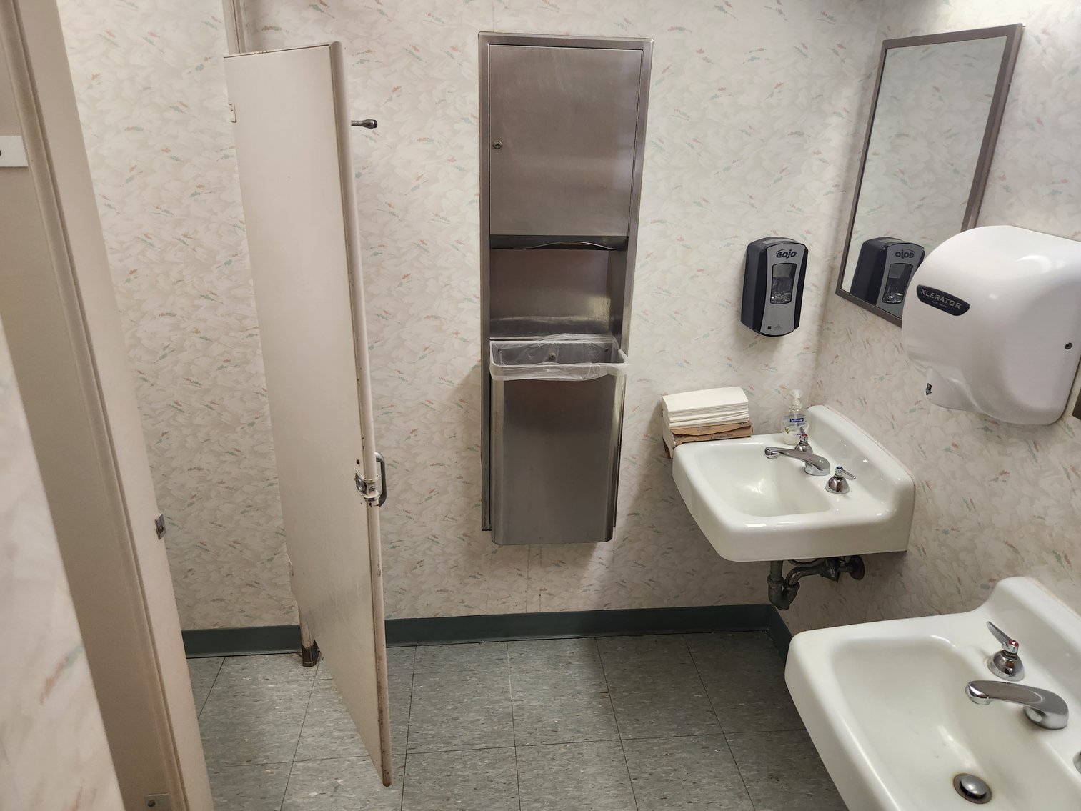 Image for Ahoskie, NC: 9,440±SF Former Bank Branch on 1± Acres at 300 Main St. (Hertford County)