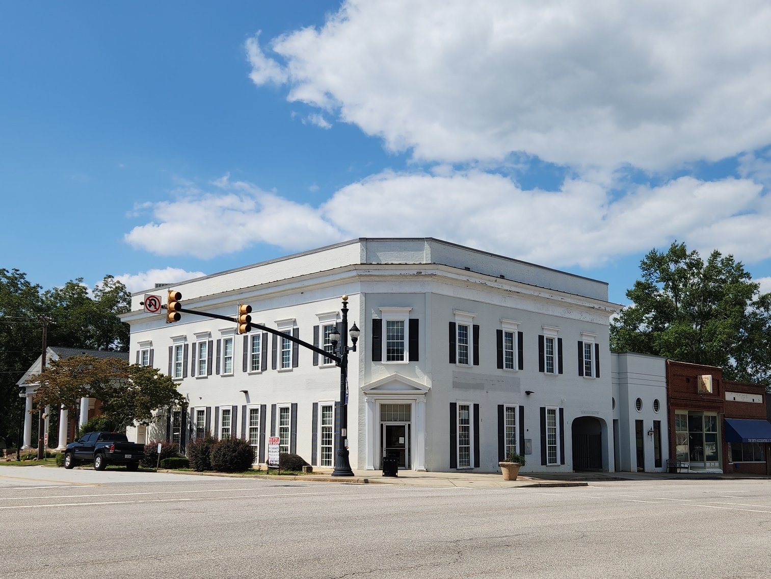 Image for Winnsboro, SC: 10,164±SF Footprint Former Bank Branch on 1± Acre at 101 N Congress St. (Fairfield County)