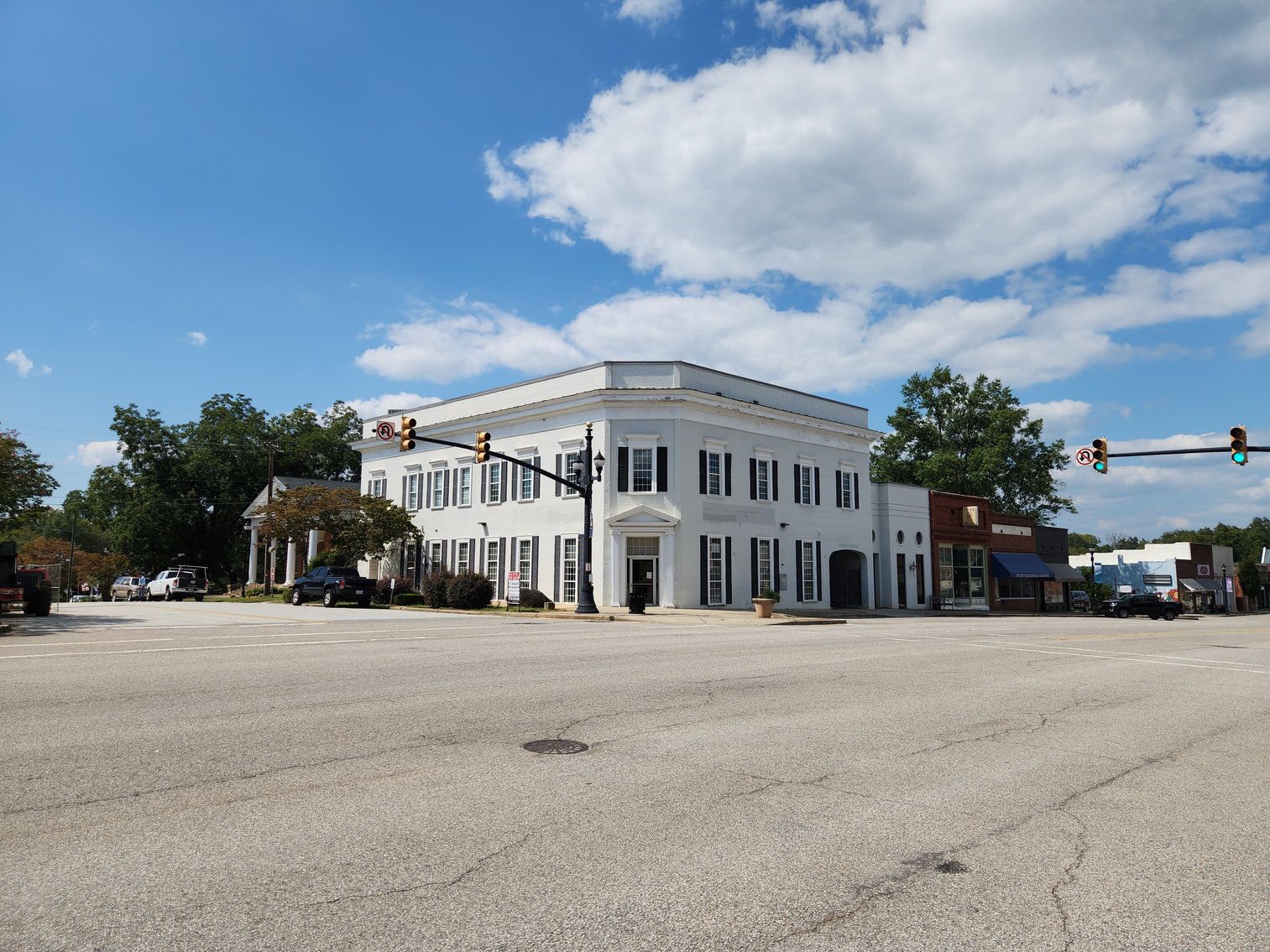 Image for Winnsboro, SC: 10,164±SF Footprint Former Bank Branch on 1± Acre at 101 N Congress St. (Fairfield County)